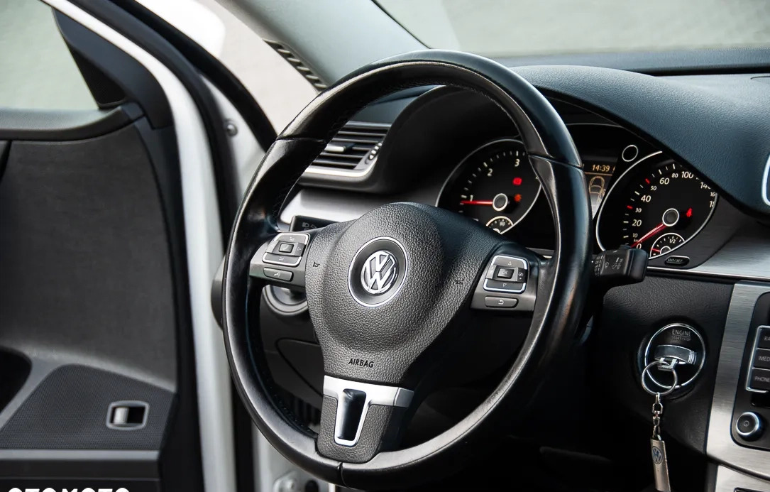 Volkswagen Passat cena 41900 przebieg: 225000, rok produkcji 2013 z Wyszków małe 742